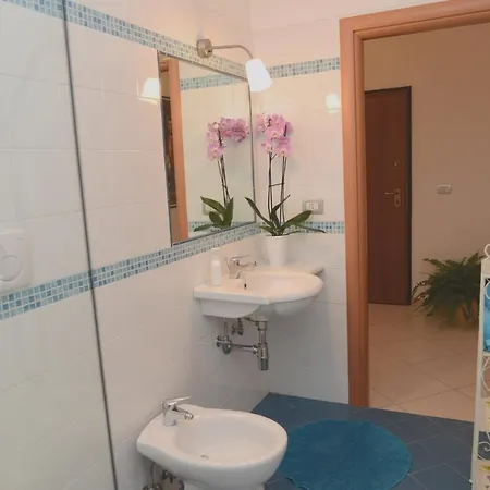 With One Bedroom In With Furnished Balcony And Wifi 3 Km From The Beach Appartement Scanzano Jonico