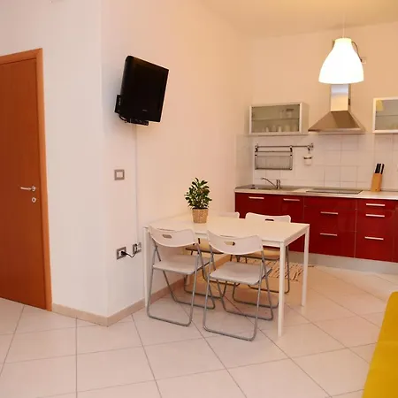 With One Bedroom In With Furnished Balcony And Wifi 3 Km From The Beach Appartement *