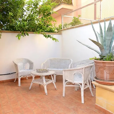 Lägenhet With One Bedroom In With Furnished Balcony And Wifi 3 Km From The Beach *
